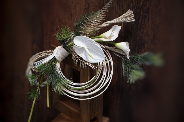 お正月飾り・アンスリュームと松アレンジ