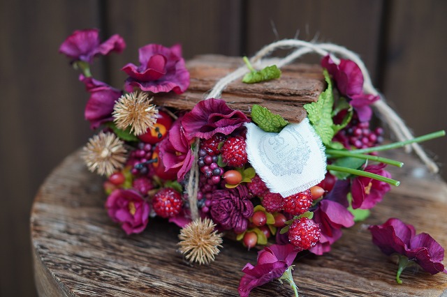 クリスマス・ワインカラーのコンポジション・アーティフシャルフラワー