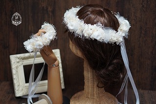 白のウェディング花冠とリストレット