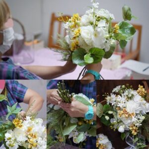 白と黄色のウェディングブーケを作る様子